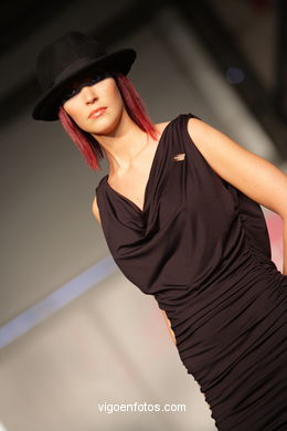 MIL NOCHES Y UN DÍA. DISEÑADOR: SABELA MALVAR DIAZ. PASARELA DE MODA JÓVENES DISEÑADORES 2008 - VIGOFERIA