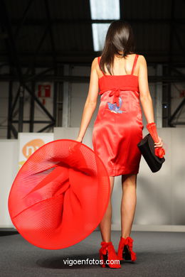 NOCHES EN JAPON. DISEÑADOR: Mª DEL CARMEN PEREZ COSTAS. PASARELA DE MODA JÓVENES DISEÑADORES 2008 - VIGOFERIA