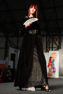 NOCHES EN JAPON. DISEÑADOR: Mª DEL CARMEN PEREZ COSTAS. PASARELA DE MODA JÓVENES DISEÑADORES 2008 - VIGOFERIA