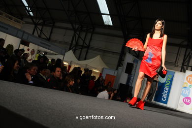 NOCHES EN JAPON. DISEÑADOR: Mª DEL CARMEN PEREZ COSTAS. PASARELA DE MODA JÓVENES DISEÑADORES 2008 - VIGOFERIA