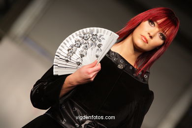 NOCHES EN JAPON. DISEÑADOR: Mª DEL CARMEN PEREZ COSTAS. PASARELA DE MODA JÓVENES DISEÑADORES 2008 - VIGOFERIA