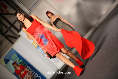 NOCHES EN JAPON. DISEÑADOR: Mª DEL CARMEN PEREZ COSTAS. PASARELA DE MODA JÓVENES DISEÑADORES 2008 - VIGOFERIA