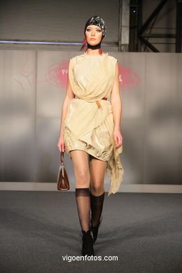 LINOLEUM. DISEÑADOR: JAIME ALBERTO MESA OLANO.RUNWAY FASHION OF YOUNG FASHION DESIGNER 2008 - VIGOFERIA