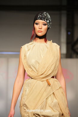 LINOLEUM. DISEÑADOR: JAIME ALBERTO MESA OLANO.RUNWAY FASHION OF YOUNG FASHION DESIGNER 2008 - VIGOFERIA