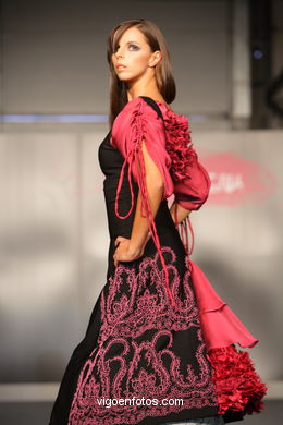 VELSA. DISEÑADOR: ILAZKI MARTIRENA BARGUILLA. PASARELA DE MODA JÓVENES DISEÑADORES 2008 - VIGOFERIA