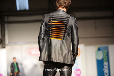 VIRTUAL REALITY. DISEÑADOR: MARTA RODRIGUEZ PENEDO. RUNWAY FASHION OF YOUNG FASHION DESIGNER 2008 - VIGOFERIA