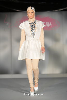 AMPARO. FASHION DESIGNER: JAIME MESA Y SILVIA GALLEGO I & H. RUNWAY FASHION OF YOUNG FASHION DESIGNER 2009 - VIGOFERIA