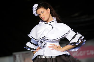 TOTAL BLACK. FASHION DESIGNER: ROCÍO GONZALEZ . RUNWAY FASHION OF YOUNG FASHION DESIGNER 2009 - VIGOFERIA