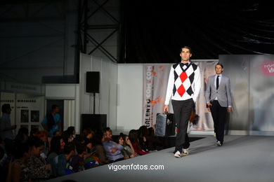 BRITISH AMERICAN FUSION STYLE 70. DISEÑADOR: RAFAEL JOSÉ DIAZ Y PABLO LÓPEZ . PASARELA DE MODA JÓVENES DISEÑADORES 2009 - VIGOFERIA