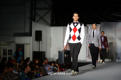 BRITISH AMERICAN FUSION STYLE 70. DISEÑADOR: RAFAEL JOSÉ DIAZ Y PABLO LÓPEZ . PASARELA DE MODA JÓVENES DISEÑADORES 2009 - VIGOFERIA