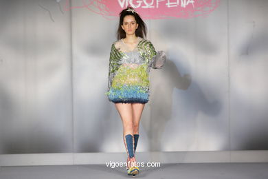 SEXTO CONTINENTE. FASHION DESIGNER: MARTA MUÑOZ . RUNWAY FASHION OF YOUNG FASHION DESIGNER 2009 - VIGOFERIA