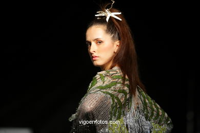 SEXTO CONTINENTE. FASHION DESIGNER: MARTA MUÑOZ . RUNWAY FASHION OF YOUNG FASHION DESIGNER 2009 - VIGOFERIA