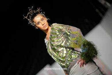 SEXTO CONTINENTE. FASHION DESIGNER: MARTA MUÑOZ . RUNWAY FASHION OF YOUNG FASHION DESIGNER 2009 - VIGOFERIA