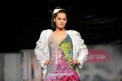 SEXTO CONTINENTE. FASHION DESIGNER: MARTA MUÑOZ . RUNWAY FASHION OF YOUNG FASHION DESIGNER 2009 - VIGOFERIA