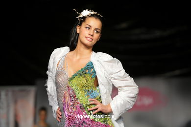 SEXTO CONTINENTE. FASHION DESIGNER: MARTA MUÑOZ . RUNWAY FASHION OF YOUNG FASHION DESIGNER 2009 - VIGOFERIA