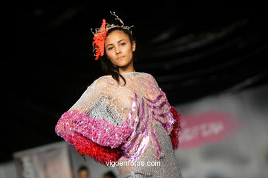 SEXTO CONTINENTE. FASHION DESIGNER: MARTA MUÑOZ . RUNWAY FASHION OF YOUNG FASHION DESIGNER 2009 - VIGOFERIA