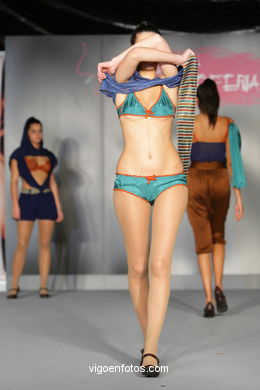 DREAMS AND REFLECTIONS. FASHION DESIGNER: ALMUDENA ALCAIDE . RUNWAY FASHION OF YOUNG FASHION DESIGNER 2009 - VIGOFERIA