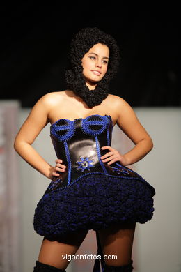 DUNE. FASHION DESIGNER: SUSANA PÉREZ . RUNWAY FASHION OF YOUNG FASHION DESIGNER 2009 - VIGOFERIA