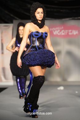 DUNE. FASHION DESIGNER: SUSANA PÉREZ . RUNWAY FASHION OF YOUNG FASHION DESIGNER 2009 - VIGOFERIA