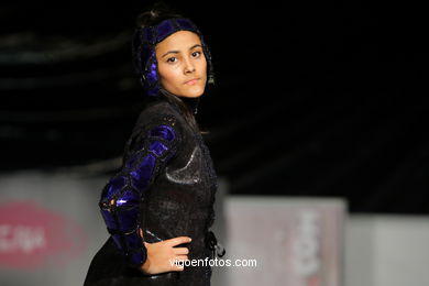 DUNE. FASHION DESIGNER: SUSANA PÉREZ . RUNWAY FASHION OF YOUNG FASHION DESIGNER 2009 - VIGOFERIA