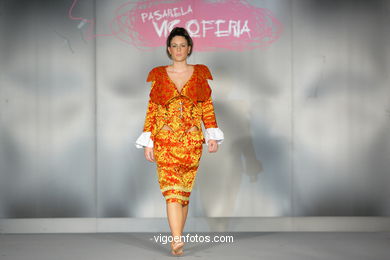 EPOQUED´OR. FASHION DESIGNER: IRIA CARLA BARCIA  . RUNWAY FASHION OF YOUNG FASHION DESIGNER 2009 - VIGOFERIA