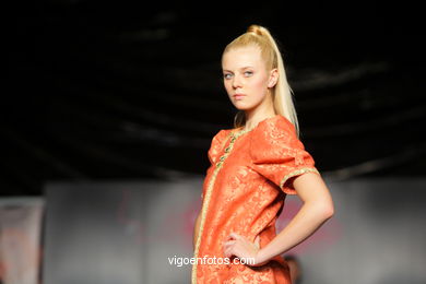 EPOQUED´OR. FASHION DESIGNER: IRIA CARLA BARCIA  . RUNWAY FASHION OF YOUNG FASHION DESIGNER 2009 - VIGOFERIA