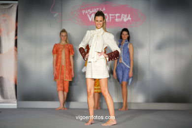 EPOQUED´OR. FASHION DESIGNER: IRIA CARLA BARCIA  . RUNWAY FASHION OF YOUNG FASHION DESIGNER 2009 - VIGOFERIA