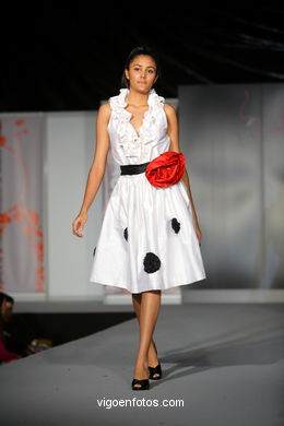 GLAMOUR A ESCENA. FASHION DESIGNER: IRENE MARQUEZ . RUNWAY FASHION OF YOUNG FASHION DESIGNER 2009 - VIGOFERIA