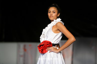 GLAMOUR A ESCENA. FASHION DESIGNER: IRENE MARQUEZ . RUNWAY FASHION OF YOUNG FASHION DESIGNER 2009 - VIGOFERIA