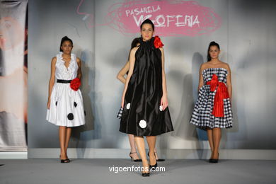 GLAMOUR A ESCENA. FASHION DESIGNER: IRENE MARQUEZ . RUNWAY FASHION OF YOUNG FASHION DESIGNER 2009 - VIGOFERIA