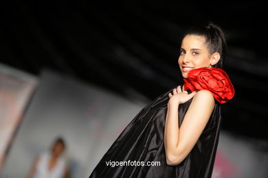 GLAMOUR A ESCENA. FASHION DESIGNER: IRENE MARQUEZ . RUNWAY FASHION OF YOUNG FASHION DESIGNER 2009 - VIGOFERIA