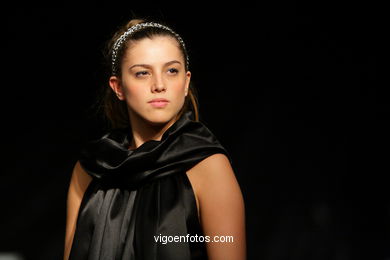 EN PIE DE GUERRA. FASHION DESIGNER: RAQUEL MARTÍNEZ . RUNWAY FASHION OF YOUNG FASHION DESIGNER 2009 - VIGOFERIA