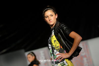 EN PIE DE GUERRA. DISEÑADOR: RAQUEL MARTÍNEZ . PASARELA DE MODA JÓVENES DISEÑADORES 2009 - VIGOFERIA