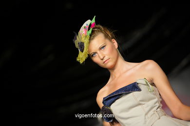 MIS JEANS. FASHION DESIGNER: RAQUEL BLANCO . RUNWAY FASHION OF YOUNG FASHION DESIGNER 2009 - VIGOFERIA