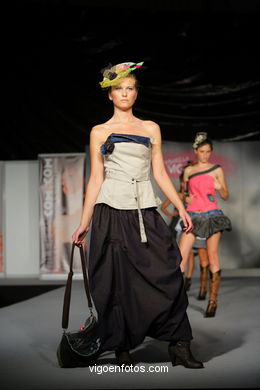 MIS JEANS. FASHION DESIGNER: RAQUEL BLANCO . RUNWAY FASHION OF YOUNG FASHION DESIGNER 2009 - VIGOFERIA