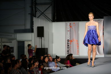 REFLEJO DE LUNA. FASHION DESIGNER: CESAR PARLA . RUNWAY FASHION OF YOUNG FASHION DESIGNER 2009 - VIGOFERIA