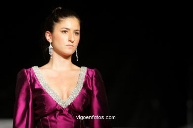 REFLEJO DE LUNA. FASHION DESIGNER: CESAR PARLA . RUNWAY FASHION OF YOUNG FASHION DESIGNER 2009 - VIGOFERIA