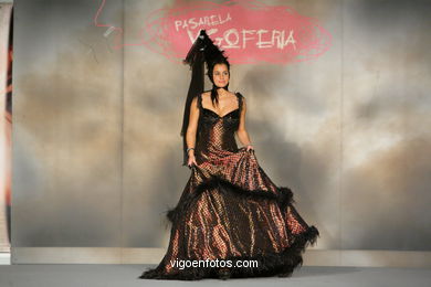 ETERNA MEDIEVAL. DISEÑADOR: RAFAEL FREITAS . PASARELA DE MODA JÓVENES DISEÑADORES 2009 - VIGOFERIA