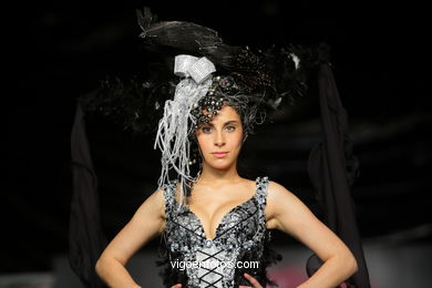 ETERNA MEDIEVAL. FASHION DESIGNER: RAFAEL FREITAS . RUNWAY FASHION OF YOUNG FASHION DESIGNER 2009 - VIGOFERIA