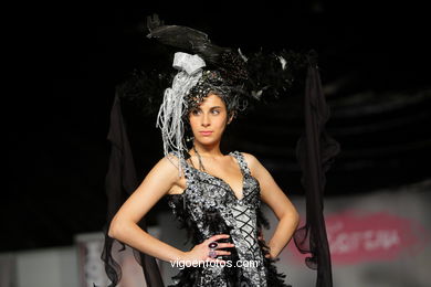 ETERNA MEDIEVAL. FASHION DESIGNER: RAFAEL FREITAS . RUNWAY FASHION OF YOUNG FASHION DESIGNER 2009 - VIGOFERIA