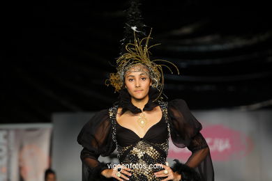 ETERNA MEDIEVAL. DISEÑADOR: RAFAEL FREITAS . PASARELA DE MODA JÓVENES DISEÑADORES 2009 - VIGOFERIA