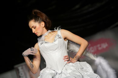 ETERNA MEDIEVAL. FASHION DESIGNER: RAFAEL FREITAS . RUNWAY FASHION OF YOUNG FASHION DESIGNER 2009 - VIGOFERIA