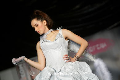 ETERNA MEDIEVAL. FASHION DESIGNER: RAFAEL FREITAS . RUNWAY FASHION OF YOUNG FASHION DESIGNER 2009 - VIGOFERIA