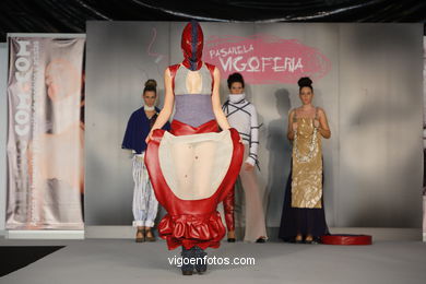 LA PERSISTENCIA DE LA MEMORIA. DISEÑADOR: OLALLA ROMÁN Y BEATRIZ ÁLVAREZ . PASARELA DE MODA JÓVENES DISEÑADORES 2009 - VIGOFERIA