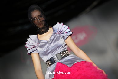 NEW LOOK. FASHION DESIGNER: KRISS ARIANA . RUNWAY FASHION OF YOUNG FASHION DESIGNER 2009 - VIGOFERIA