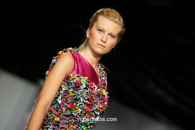 PARADOXE. FASHION DESIGNER: SIDONIE . RUNWAY FASHION OF YOUNG FASHION DESIGNER 2009 - VIGOFERIA