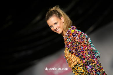 PARADOXE. DISEÑADOR: SIDONIE . PASARELA DE MODA JÓVENES DISEÑADORES 2009 - VIGOFERIA