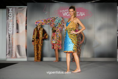 PARADOXE. DISEÑADOR: SIDONIE . PASARELA DE MODA JÓVENES DISEÑADORES 2009 - VIGOFERIA