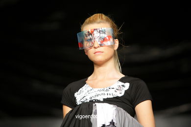 SUBLIME SUBLIMA. FASHION DESIGNER: ALBERTO NEVES . RUNWAY FASHION OF YOUNG FASHION DESIGNER 2009 - VIGOFERIA