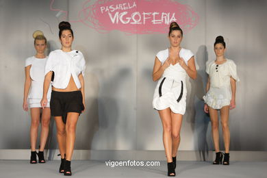 EL UNIVERSO MIRONIANO. FASHION DESIGNER: MARIAN DE LAS HERAS . RUNWAY FASHION OF YOUNG FASHION DESIGNER 2009 - VIGOFERIA